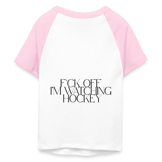 I’m Watching Hockey Cropped Baseball T-Shirt - Weiß/Pink
